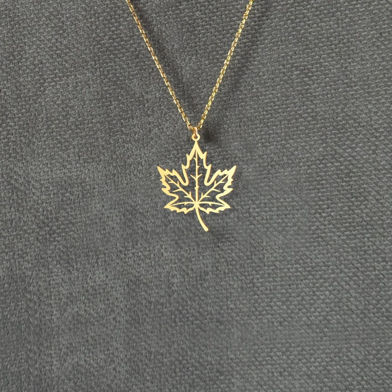 "Sterling Silver Leaf Pendant Necklace – Dainty Nature Jewelry for Everyday Wear"