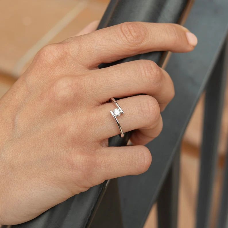 925 Sterling Silver Solitaire Ring – Elegant Minimalist Engagement Ring for Women