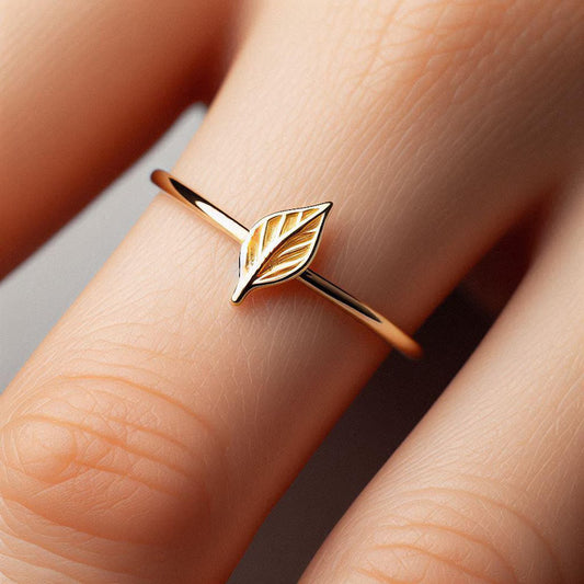 Minimalist Silver Leaf Ring – Nature-Inspired Silver Jewelry for Her